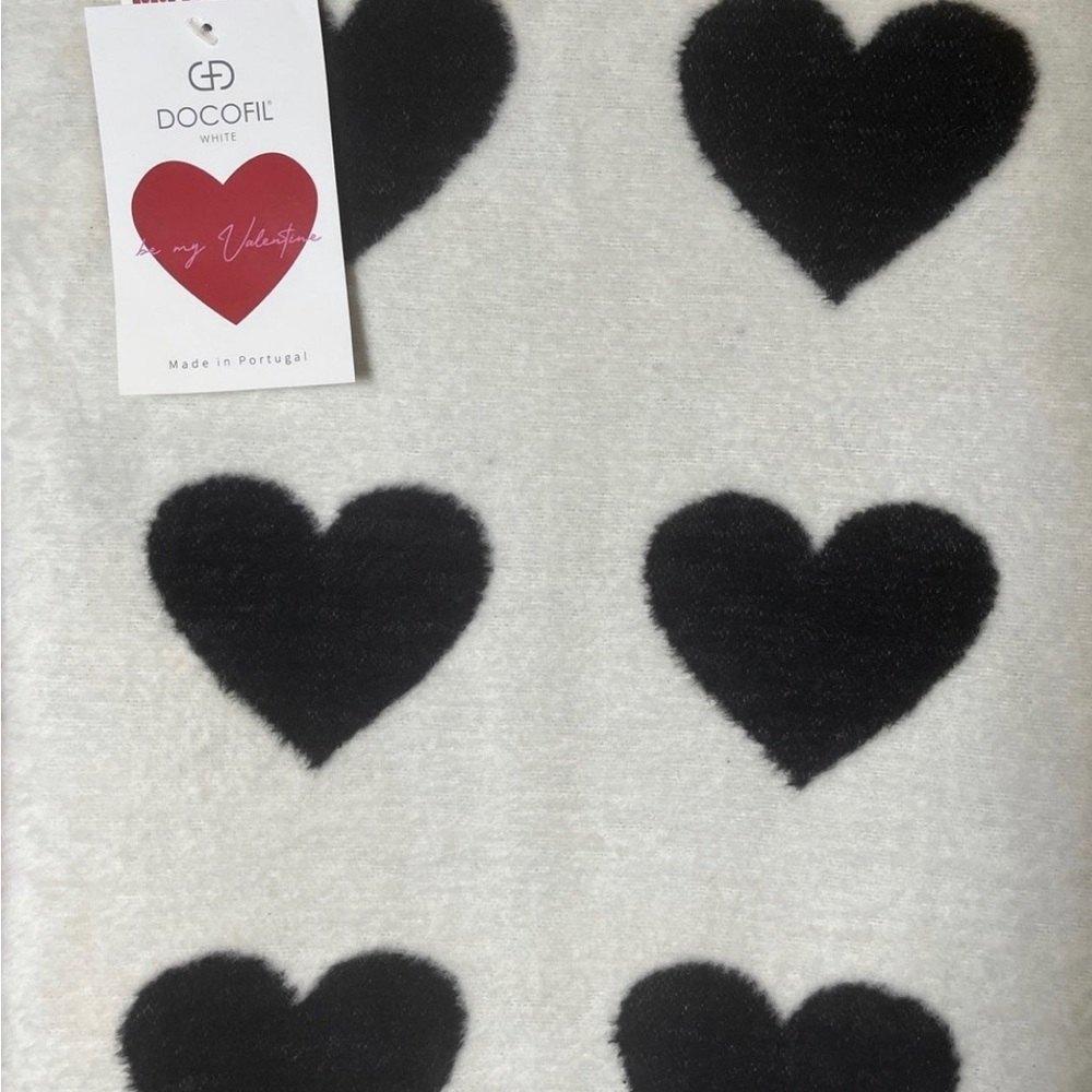 Docofil Black and White heart blanket Valentine’s Day gift